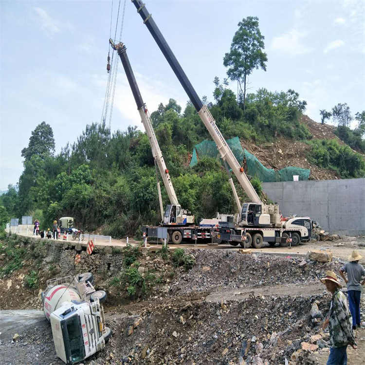 通许汽车掉沟里叫吊车救援要多少钱